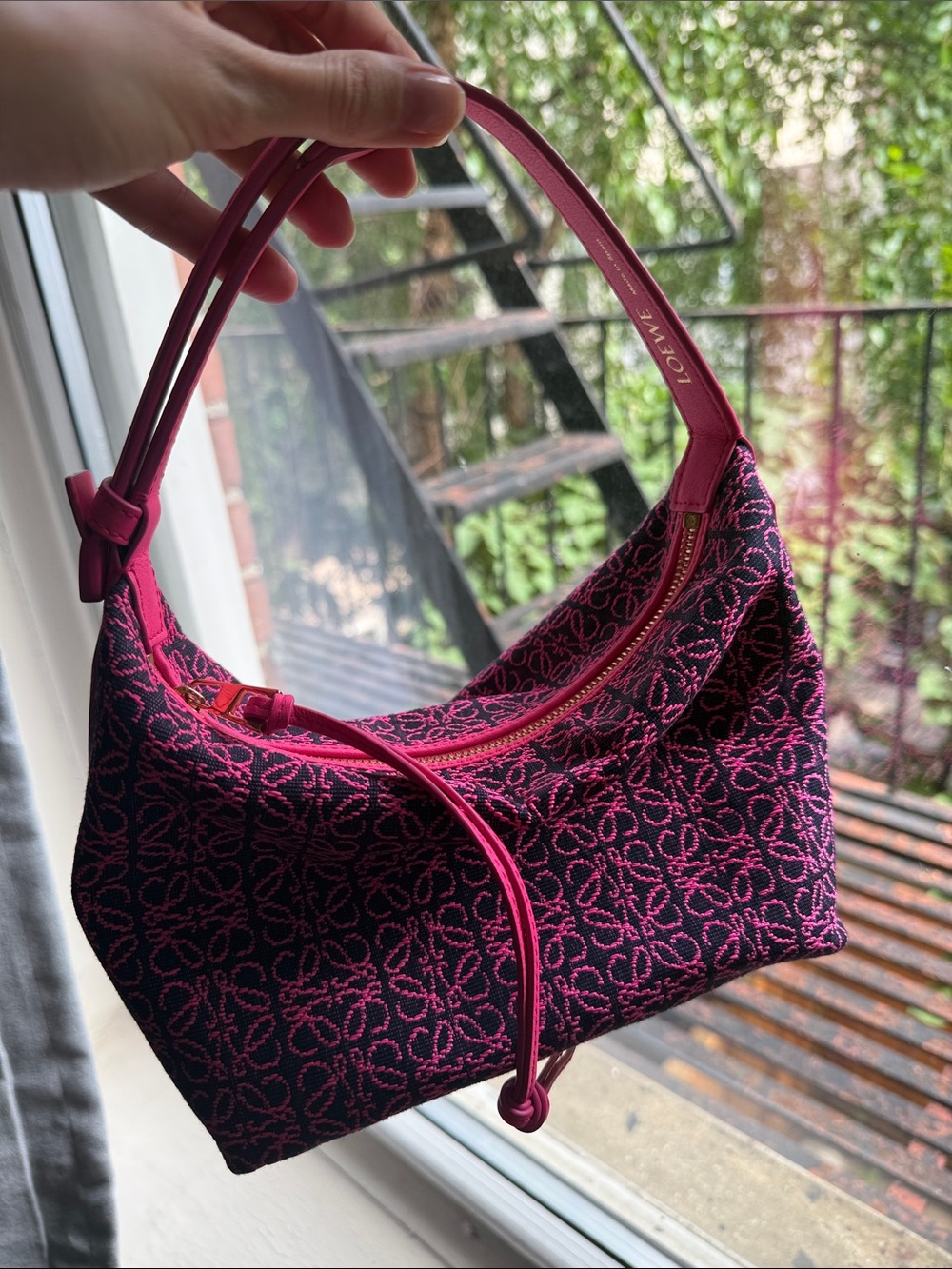 Loewe Pink/Black Embroidered Anagram Logo Shoulder Bag - Picture 4 of 7